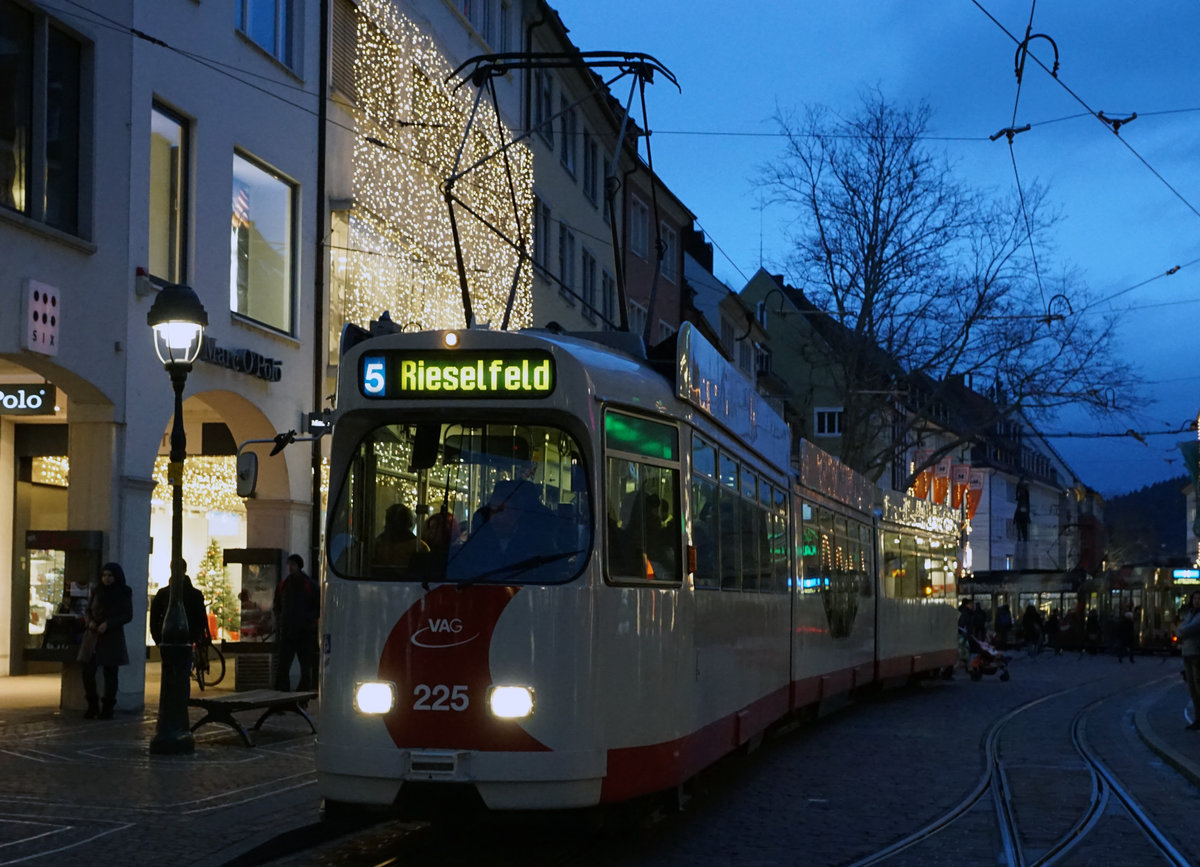 Freiburger Verkehrs AG.
VAG: Weihnchtliche Stimmung in Freiburg im Breisgau am 14. Dezember 2017.
Foto: Walter Ruetsch
