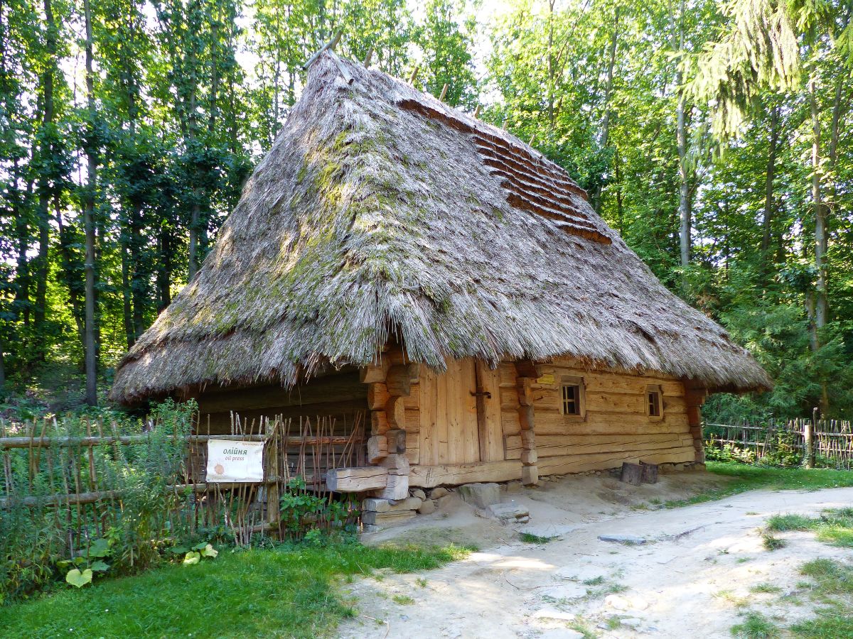 Freilichtmuseum fr Volkskunst, Industrie und Architektur. Chernecha Hora Strasse Lemberg 28-08-2019.

Openluchtmuseum voor volkskunst, nijverheid en architectuur. Chernecha Hora straat Lviv 28-08-2019.