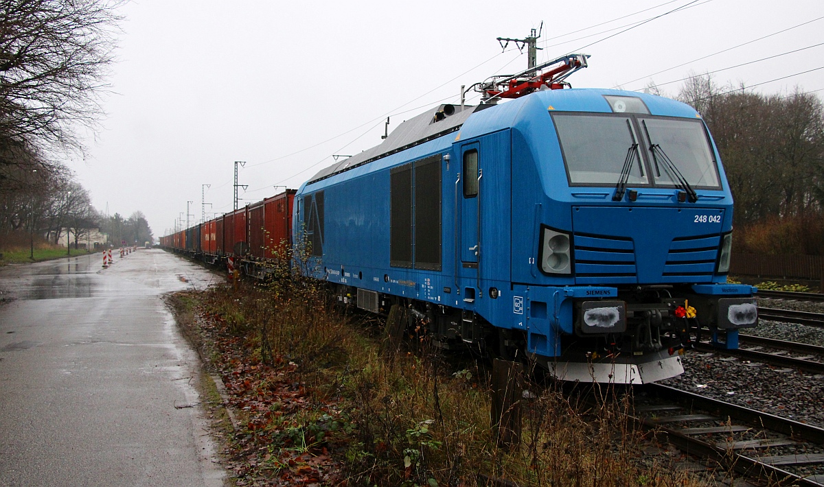 Frisch aus München und schon im Norden....EGP 2248 042-4 mit noch leerem Rübenzug abgestellt in Jübek. 25.12.2022