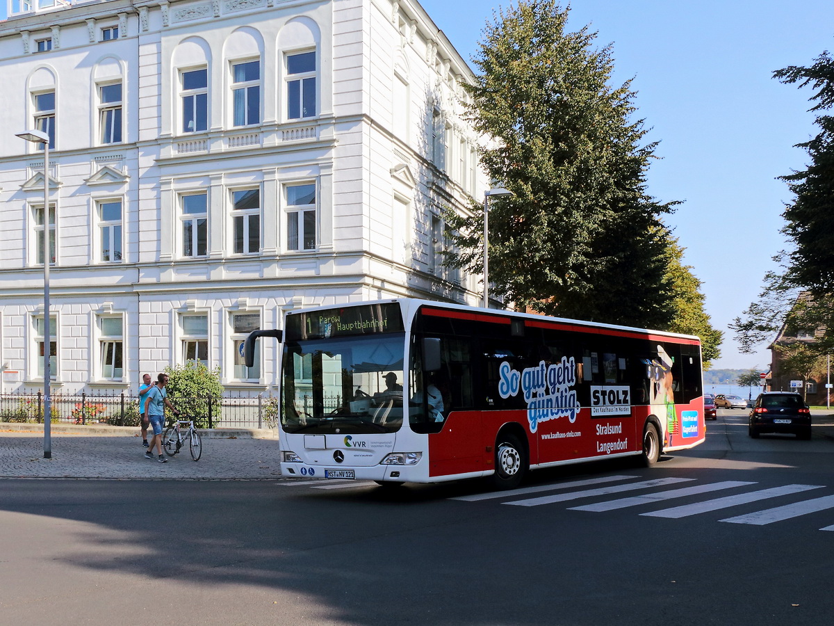 Frontansicht  eines Mercedes Citaro II der VVR in Stralsund auf dem Olaf-Palme Platz am 22. September 2020.