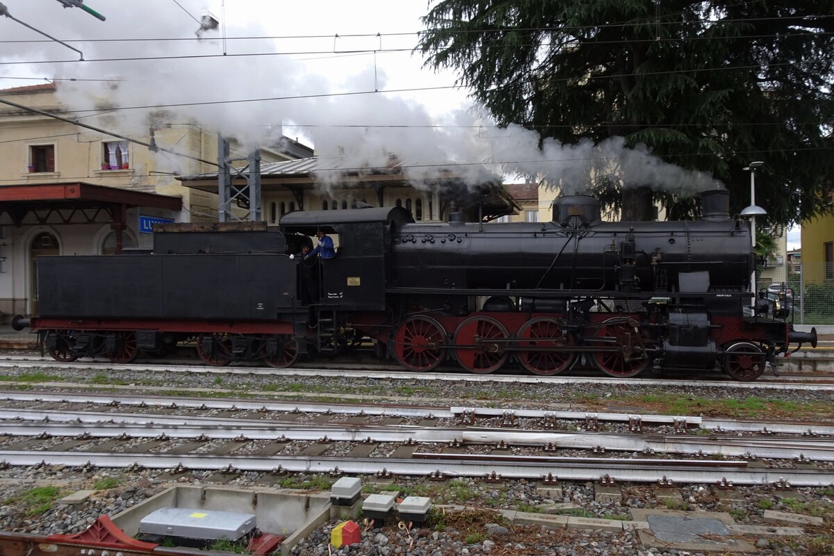 FS 740 409 lauft um in Luino während ein Bahnhofsfest am 29 Mai 2019. Die Lok wird vom Bahnsteig in Luino fotografiert.