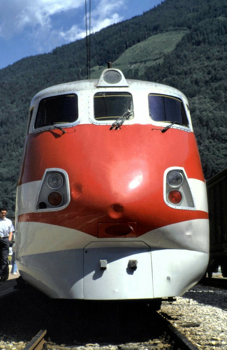 FS ETR 450 Nr.3 in Tirano im August 1989. Vorstellung des Triebwagens im Rahmen des RhB Jubilums.