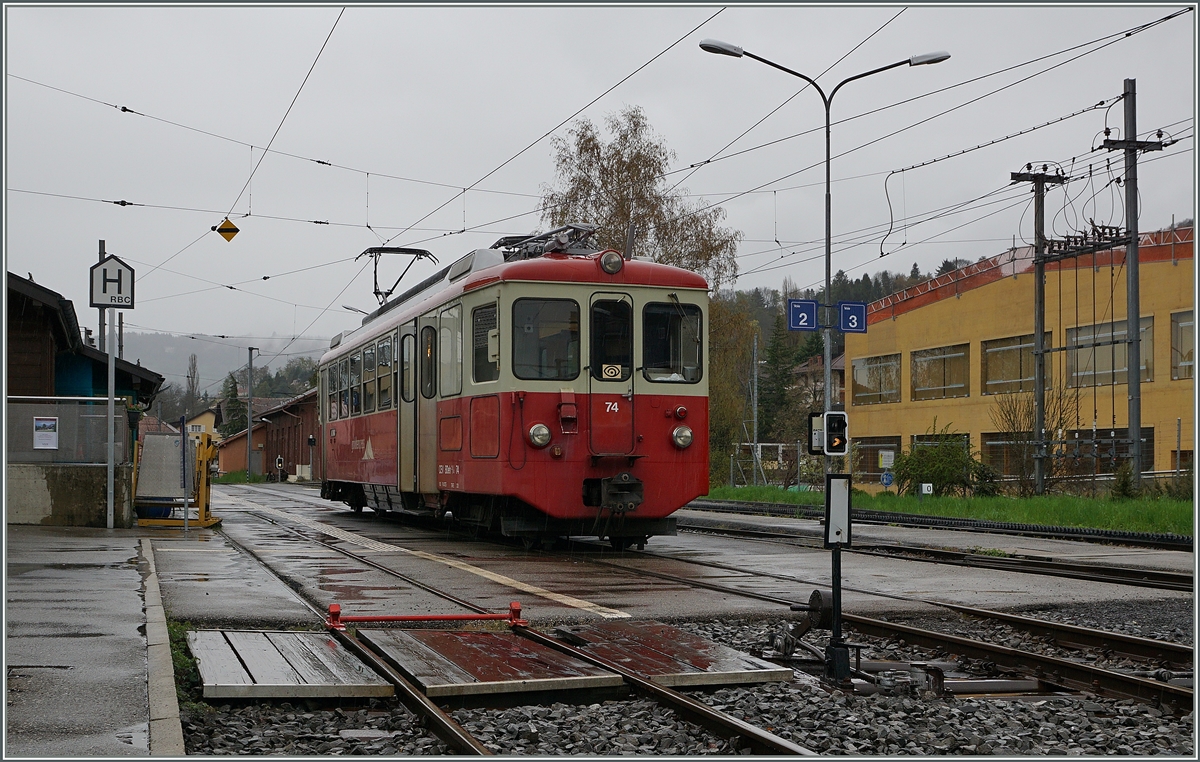 Für die Eherengäste zur offizielne Inbetriebnahme der MVR  SURF  Züge wurde im BDeh 2/4 74 ein Apero serviert. 
13. April 2016