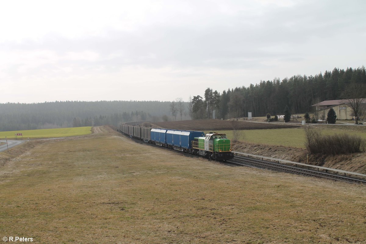G1700.03 mit dem Hackschnitzelzug von Wiesau in Richtung Hof bei Neudes. 26.02.21