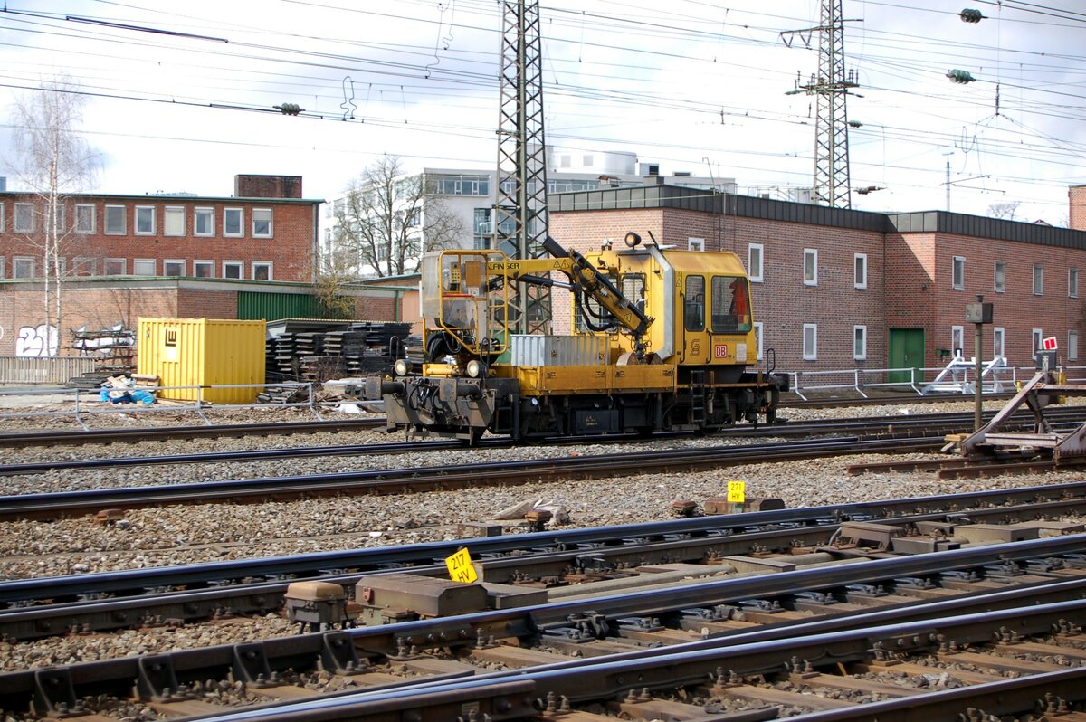 GAF-Draisine mit Kran/Bagger; Netz Instandhaltungs Kleinwagen in Ulm am 25.03.2006.