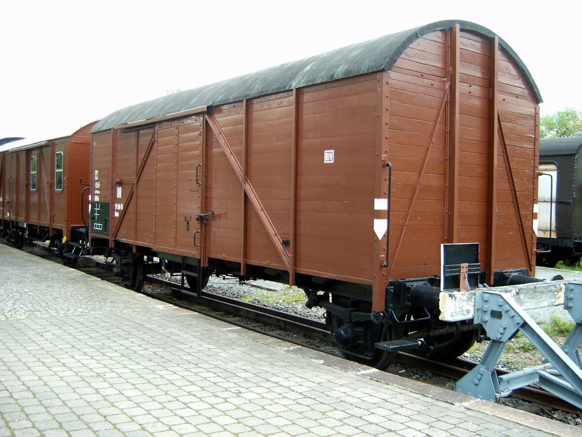 Gedeckter Güterwagen Gms Bauart Oppeln im Eisenbahnmuseum Vienenburg am 03.05.2005.