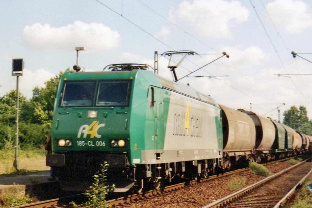 Getreidezug mit R4C 185-CL-006 pausiert am 12 Augustus 2006 in Kaldenkirchen. 