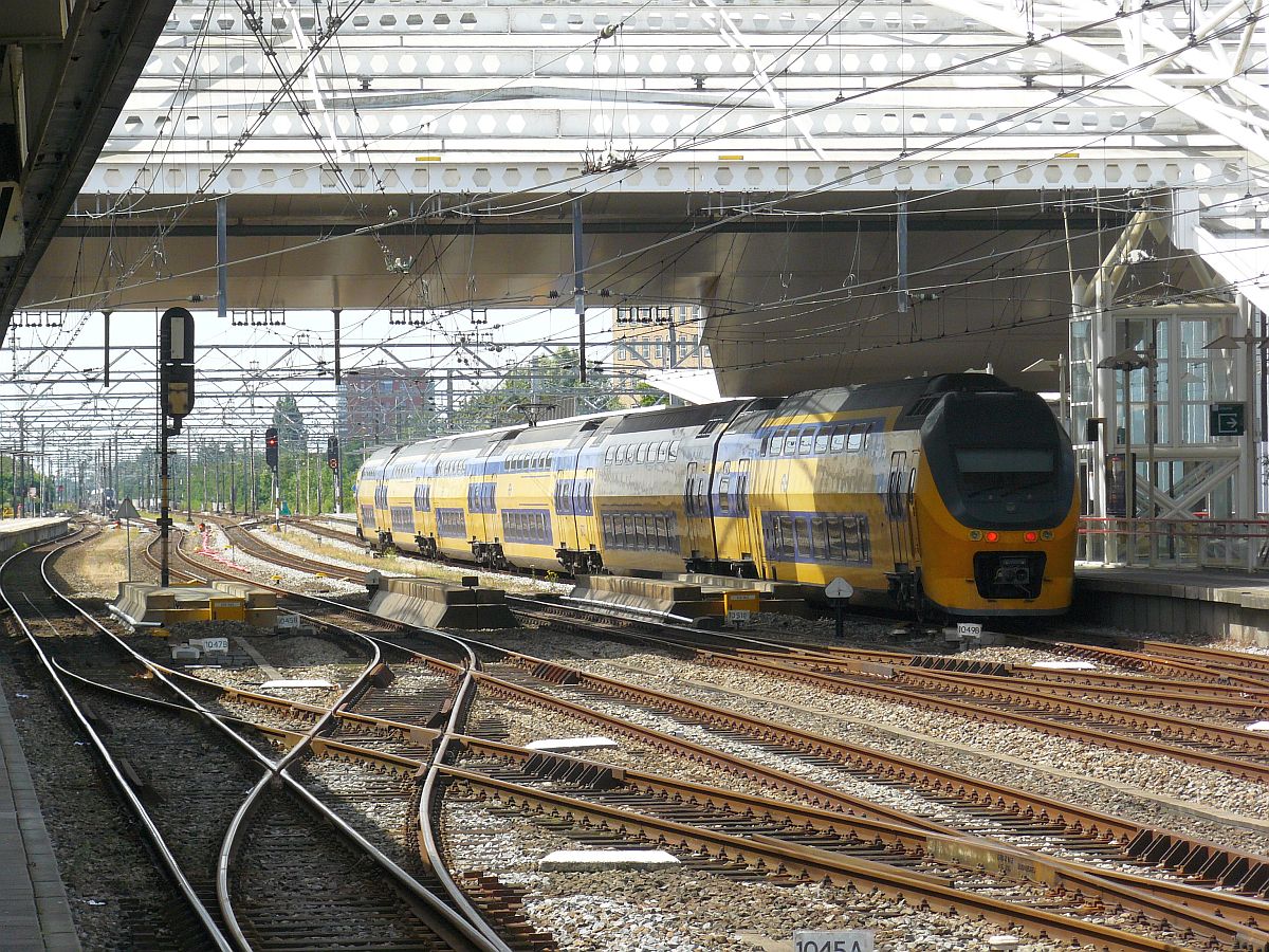 Gleis 3 bis 8 Leiden Centraal 29-06-2014.

Spoor 3 t/m 8 Leiden Centraal 29-06-2014.
