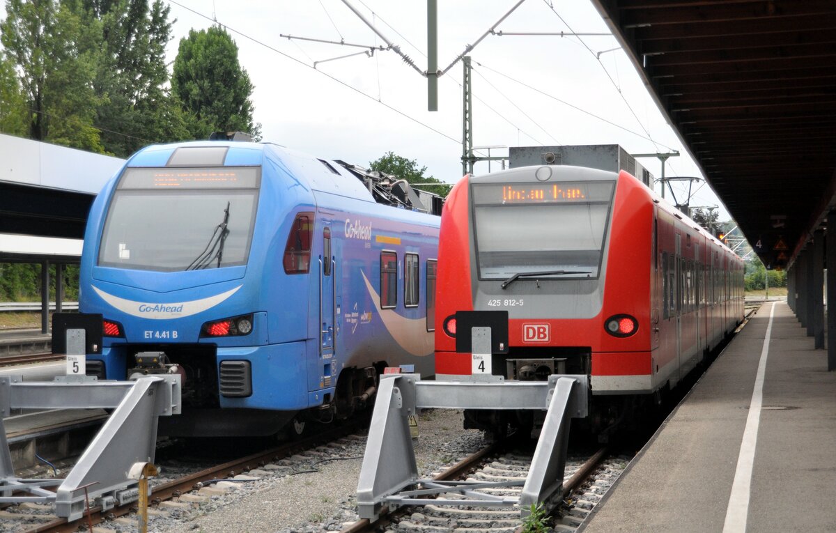 Go-Ahead ET 4.41   94 80 1428 045-7 D-GABY von Stadler und 425 812-5 in Lindau Insel auf den Wegen nach Memmingen und Ulm über die Südbahn am 29.07.2022.