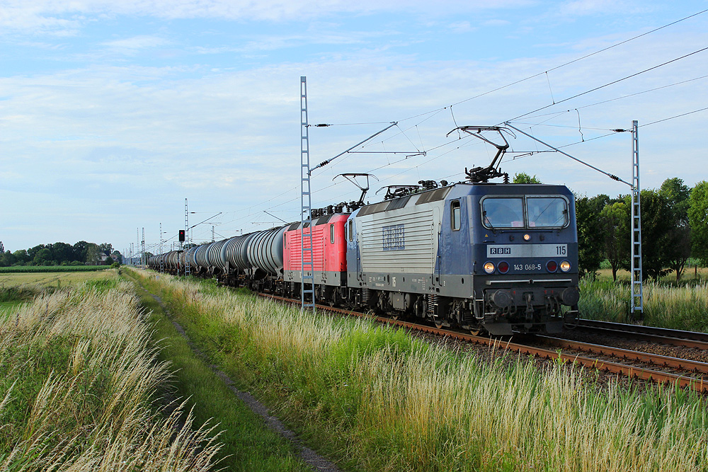 Goldbeck, 03.07.2014 19:06 Uhr - RBH 115 + 130 mit Kesselzug nach Süden