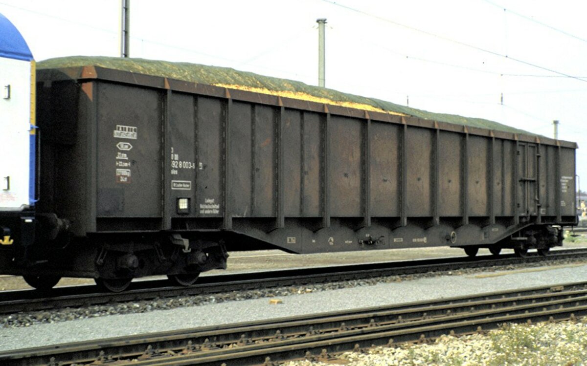 Großgüterwagen für Holzspäne 80 DB --92 8003-5 bei der Jubiläumsparade 150 Jahre Deutsche Eisenbahn in Nürnberg a 14.09.1985.