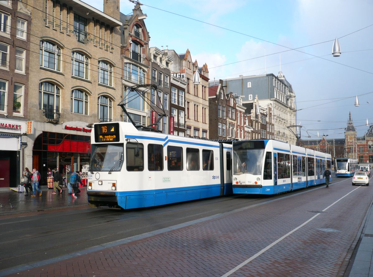 GVB TW 834 und 2036 Damrak, Amsterdam 03-02-2016.

GVB tram 834 en 2036 Damrak, Amsterdam 03-02-2016.