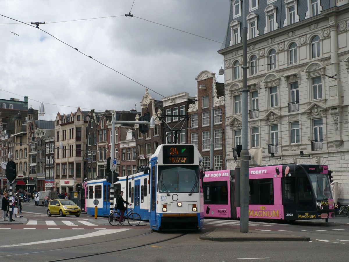 GVB TW 841 und 2092 Damrak, Amsterdam 03-06-2015.

GVB tram 841 en 2092 Damrak, Amsterdam 03-06-2015.