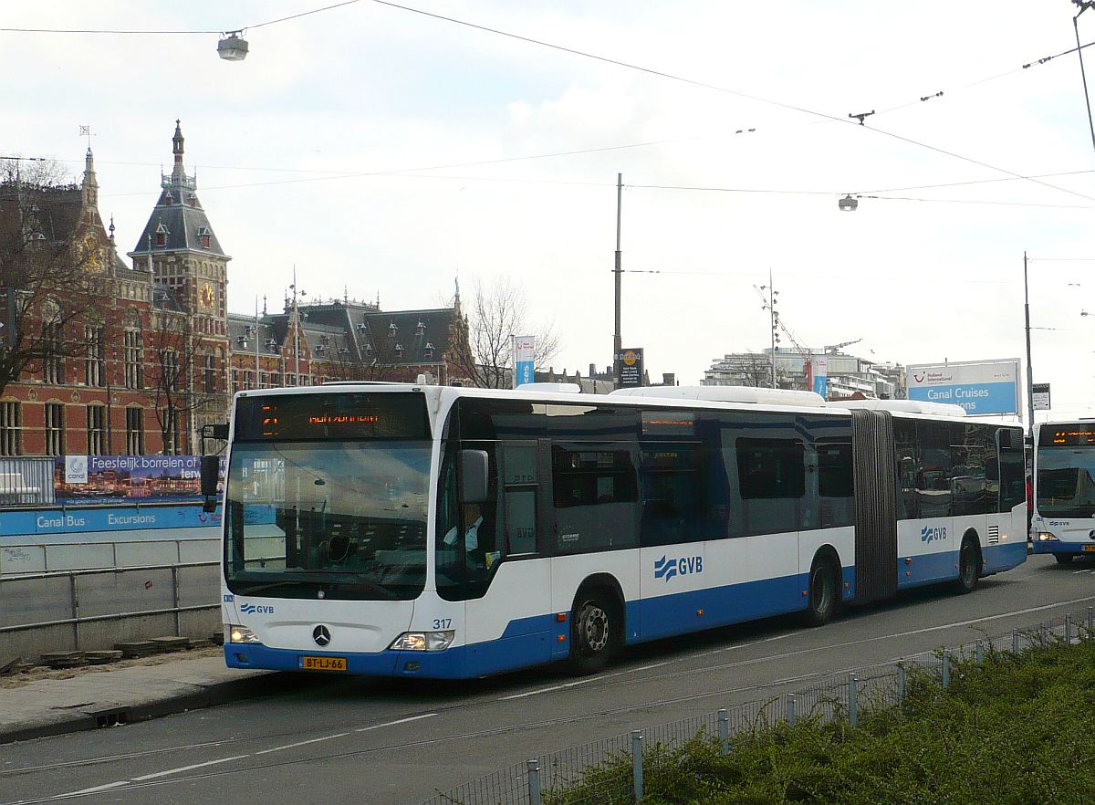 GVBA Bus 317 Mercedes-Benz O 530 G Citaro LE Baujahr 2007. Prins Hendrikkade, Amsterdam 26-02-2014.

GVBA bus 317 Mercedes-Benz O 530 G Citaro LE bouwjaar 2007. Prins Hendrikkade, Amsterdam 26-02-2014.