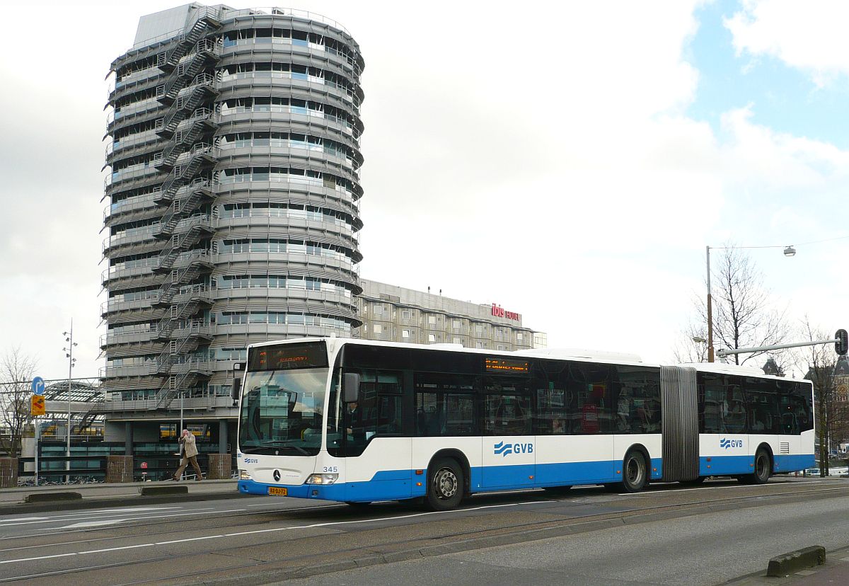 GVBA Bus 345 Mercedes-Benz O 530 G Citaro LE Baujahr 2009. Prins Hendrikkade, Amsterdam 26-02-2014.

GVBA bus 345 Mercedes-Benz O 530 G Citaro LE bouwjaar 2009. Prins Hendrikkade, Amsterdam 26-02-2014.