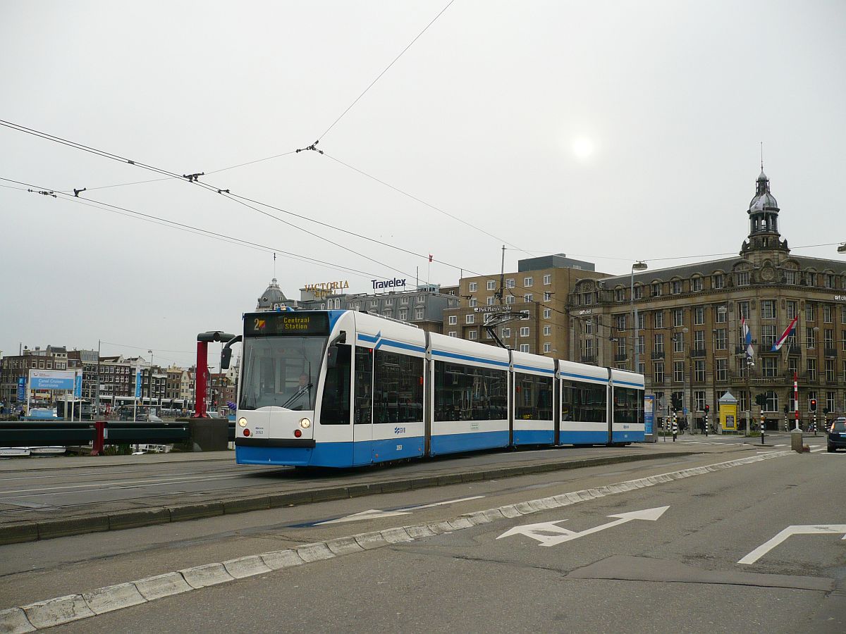 GVBA TW 2053 Stationsplein, Amsterdam 20-11-2013.

GVBA tram 2053 Stationsplein, Amsterdam 20-11-2013.