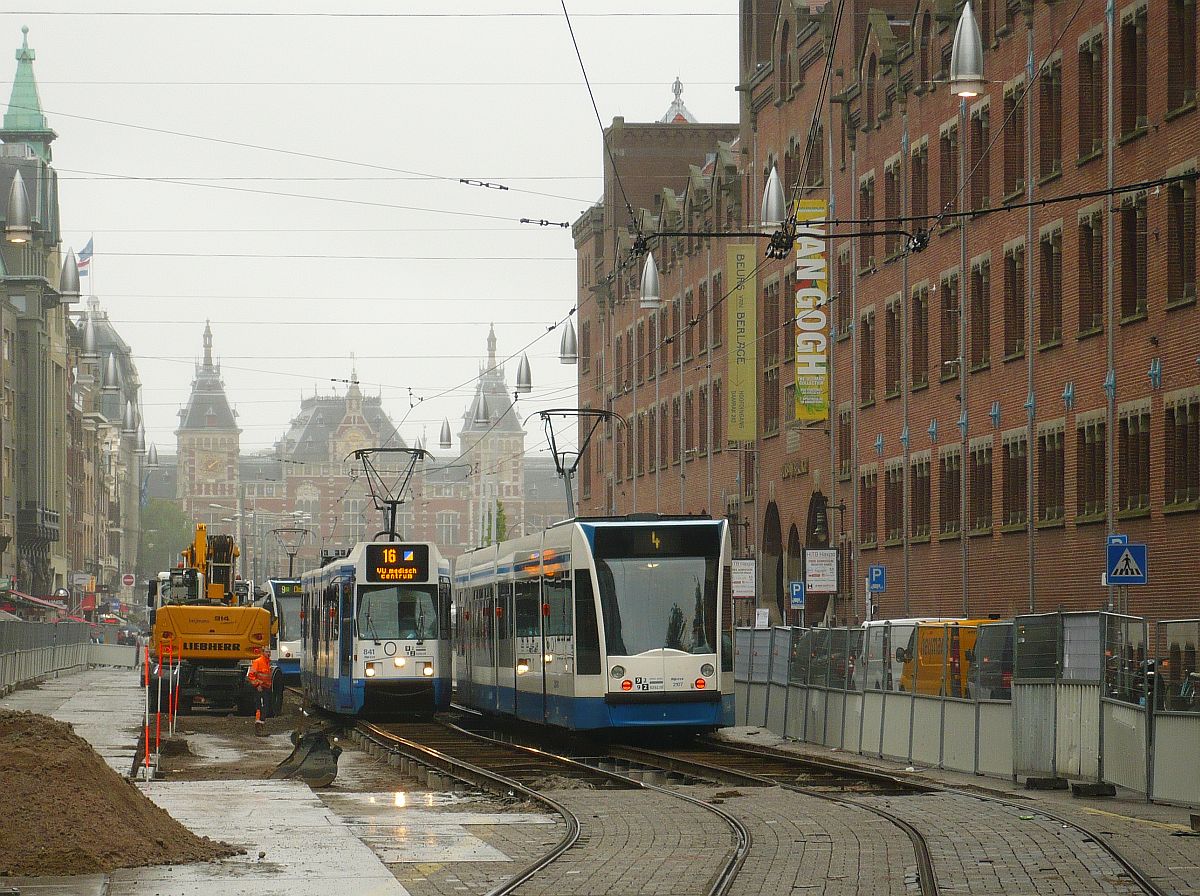 GVBA TW 841 en 2107 Damrak, Amsterdam 28-05-2014.

GVBA tram 841 en 2107 Damrak, Amsterdam 28-05-2014.