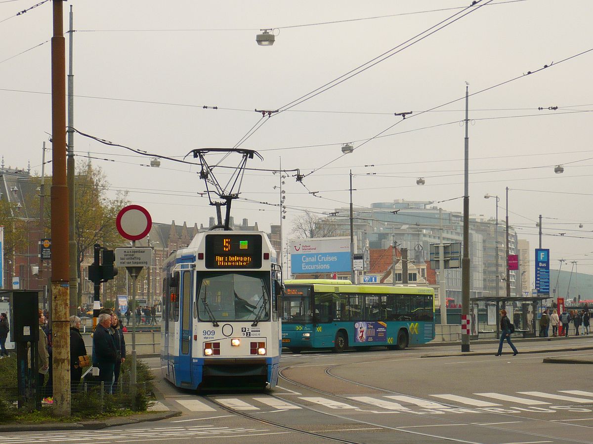 GVBA TW 909 Prins Hendrikkade, Amsterdam 05-11-2014.

GVBA tram 909 Prins Hendrikkade, Amsterdam 05-11-2014.