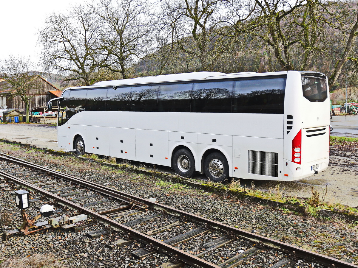 Heckbereich eines Volvo 9700 im Bahnbereich von Streitberg am 29. November 2019.