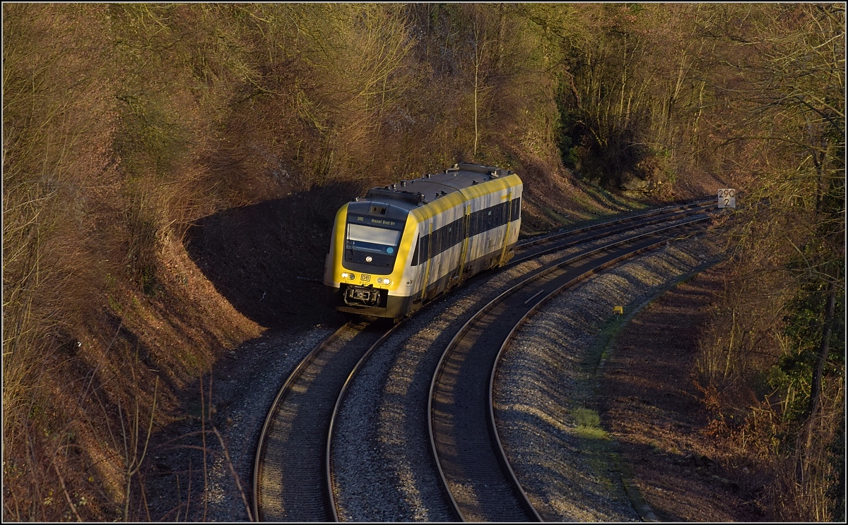 Heiligabend am Hochrhein. Aus Schweizer Sicht der IR Basel-Schaffhausen. 612 133 als IRE 3070 Singen-Basel bei Riedmatt, Dezember 2018.