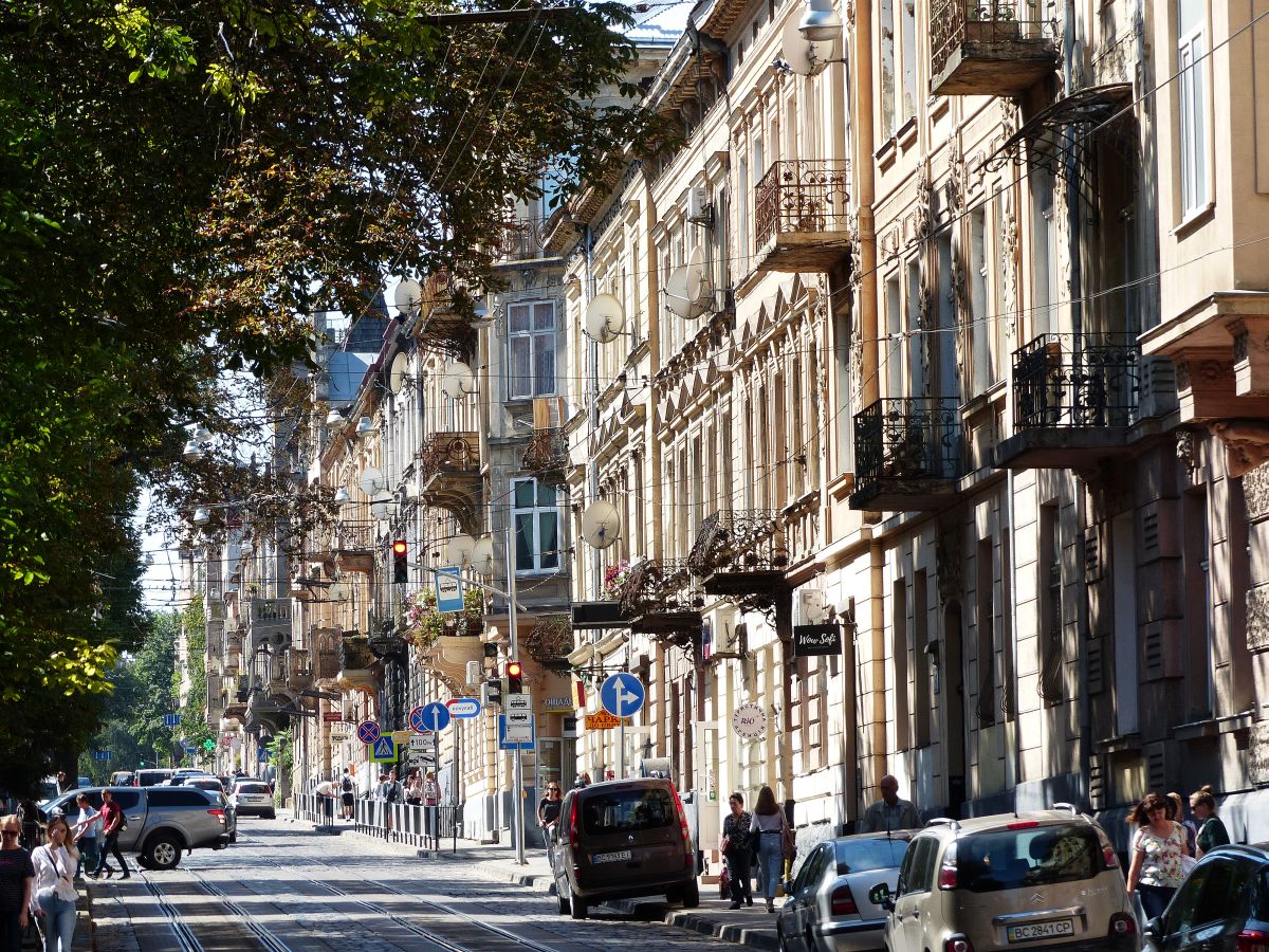 Henerala Chuprynky Strasse Lviv, Ukraine 05-09-2019.

Henerala Chuprynky straat Lviv, Oekrane 05-09-2019.