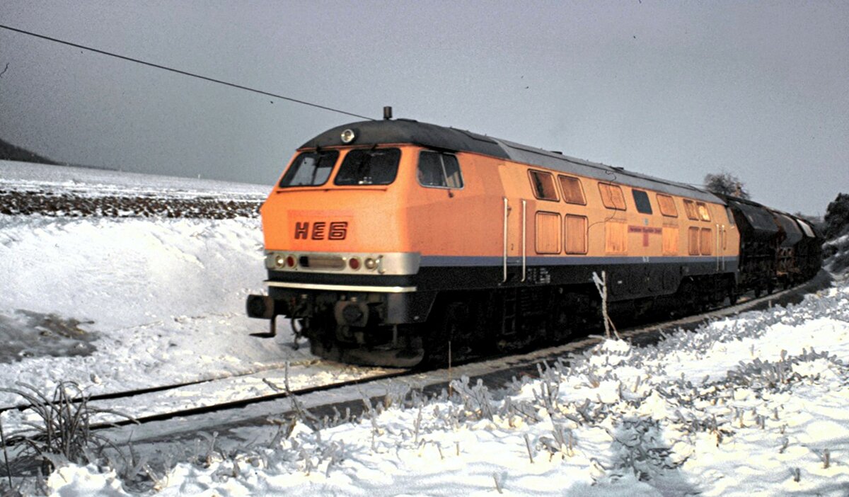 Hersfelder Kreisbahn GmbH (HEG) Nr. 30 ex V 320 / 232 001 in Hatting am 09.03.1987.