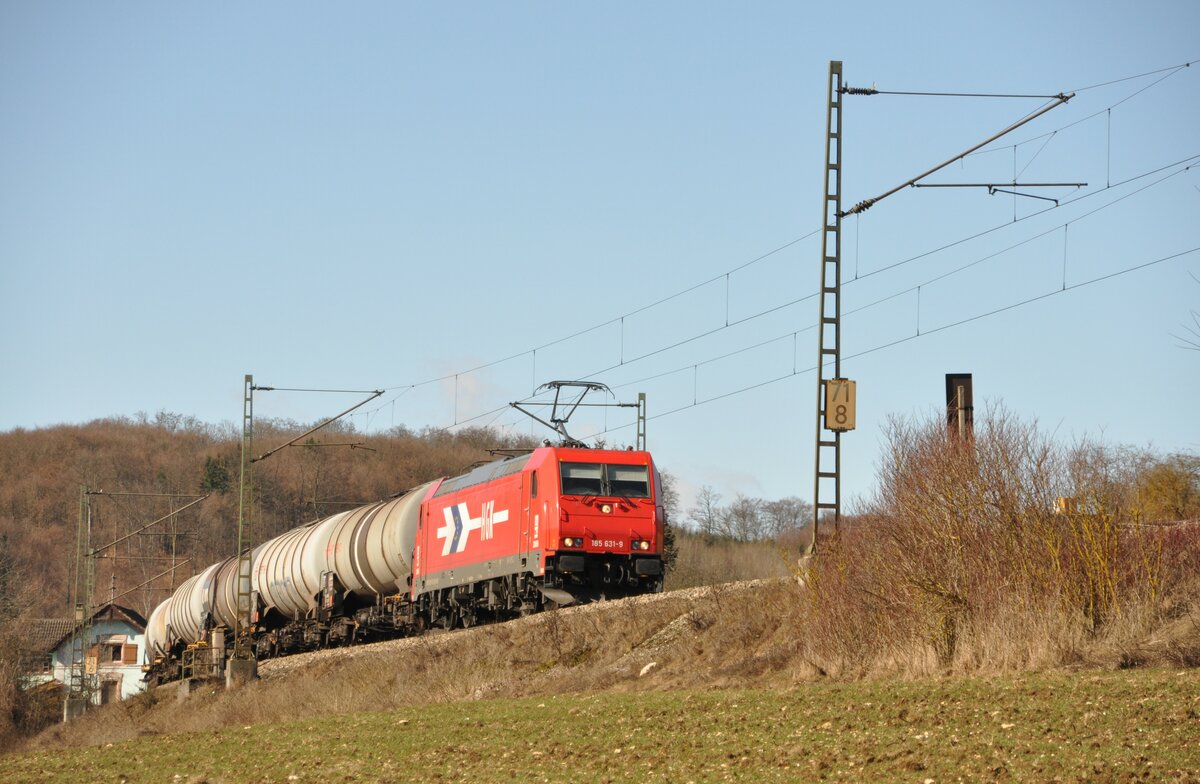 HGK 185 631-9 mit Kesselwagenzug bei Urspring am 01.03.2010.
