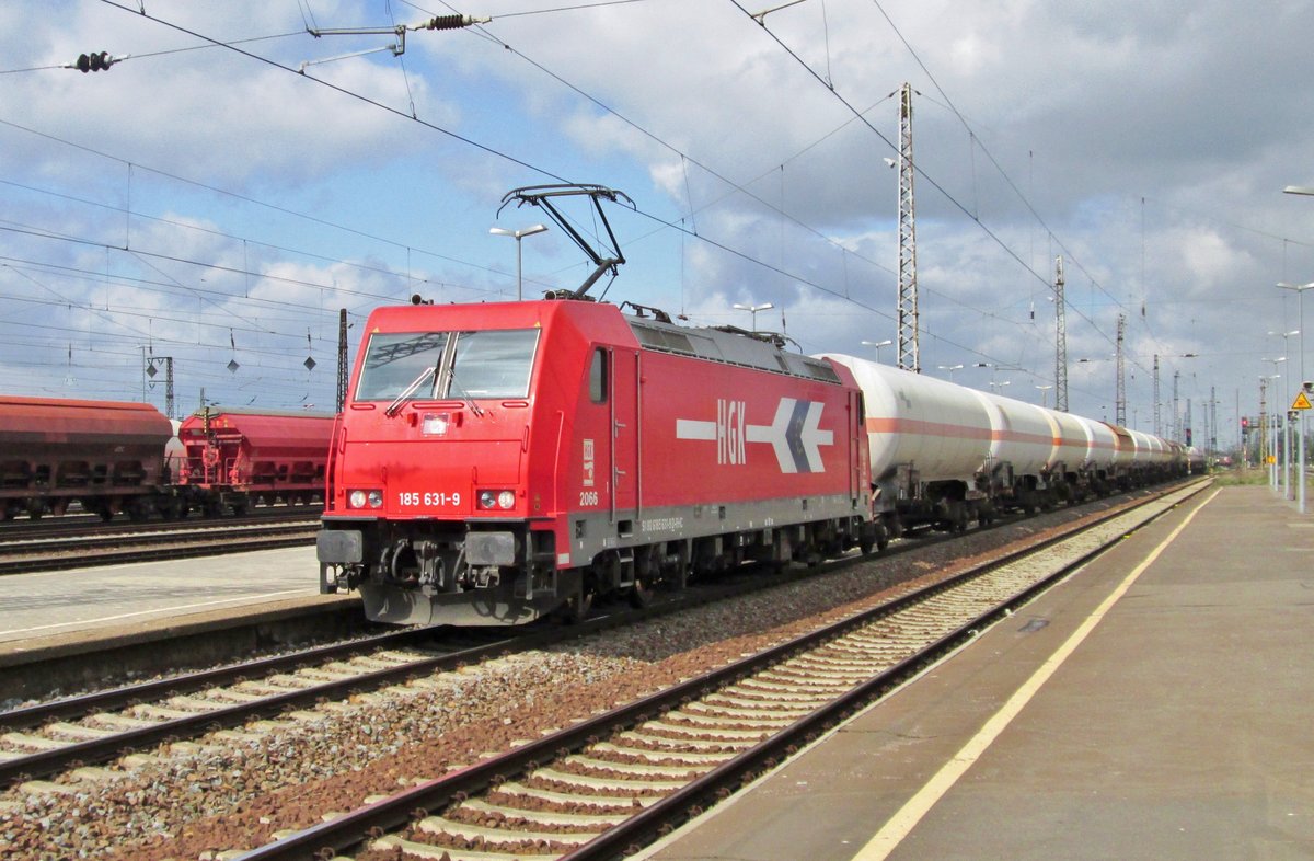HGK 185 631 meldet sich mit ein Gaskesselwagenzug in Grosskorbetha am 30 mai 2010.