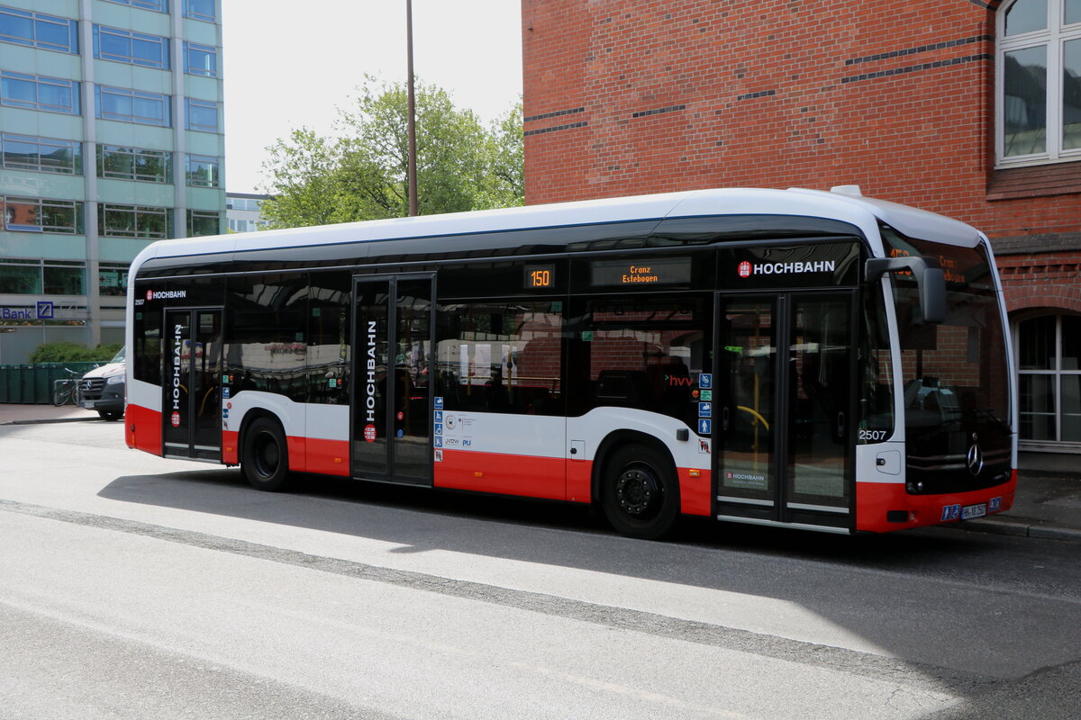 HHA Hamburg - Nr. 2507/HH-YB 2507 - eMercedes am 10. Mai 2025 in Hamburg, Busbahnhof HH-Altona (Aufnahme: Martin Beyer)
