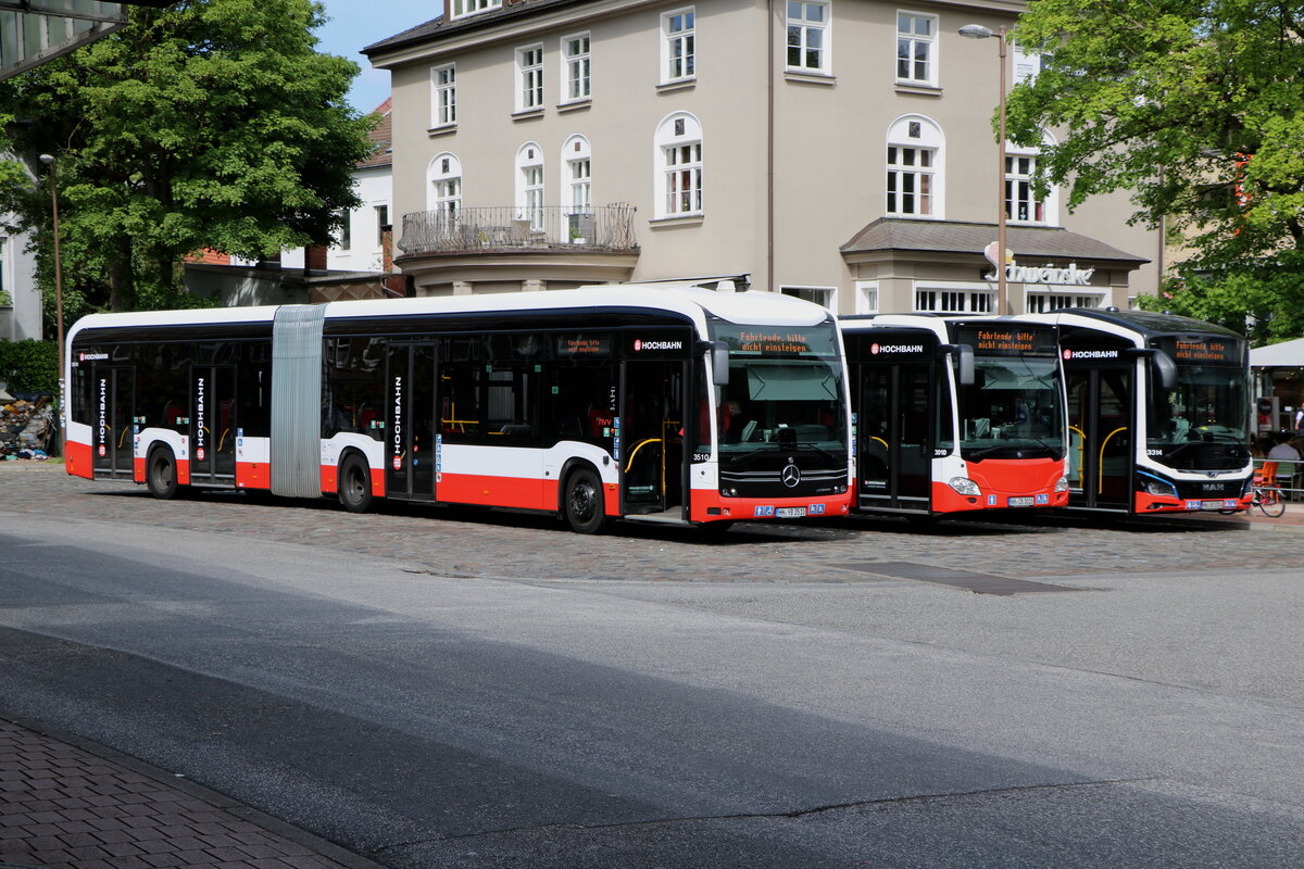 HHA Hamburg - Nr. 3510/HH-YB 3510 - eMercedes am 10. Mai 2025 in Hamburg, Busbahnhof HH-Altona (Aufnahme: Martin Beyer)