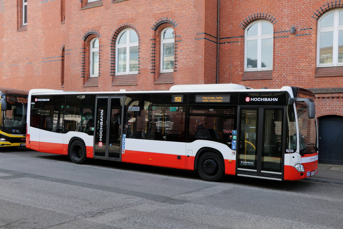 HHA Hamburg - Nr. 8235/HH-SE 1163 - Mercedes am 10. Mai 2025 in Hamburg, Busbahnhof HH-Altona (Aufnahme: Martin Beyer)