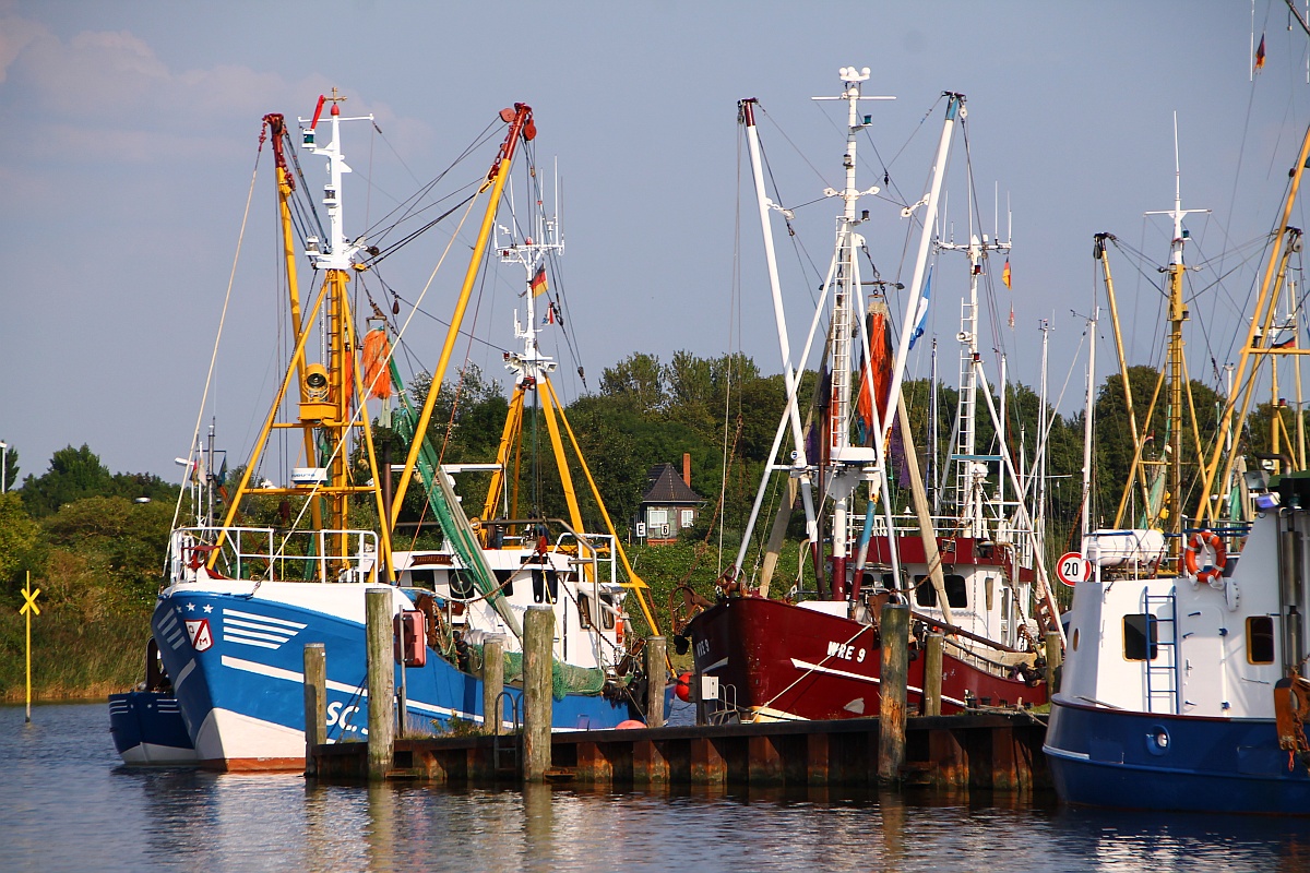 Hier mal der etwas andere Blick auf das um 1910 als  Hn  bezeichnete uralt Stellwerk in Husum. Standort hier der Hafen Husum. 01.08.2014