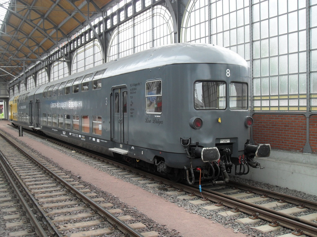 Historischer Doppelstockwagen der Lübeck-Büchener Eisenbahn am 18.06.2010 im Lübecker Hbf.