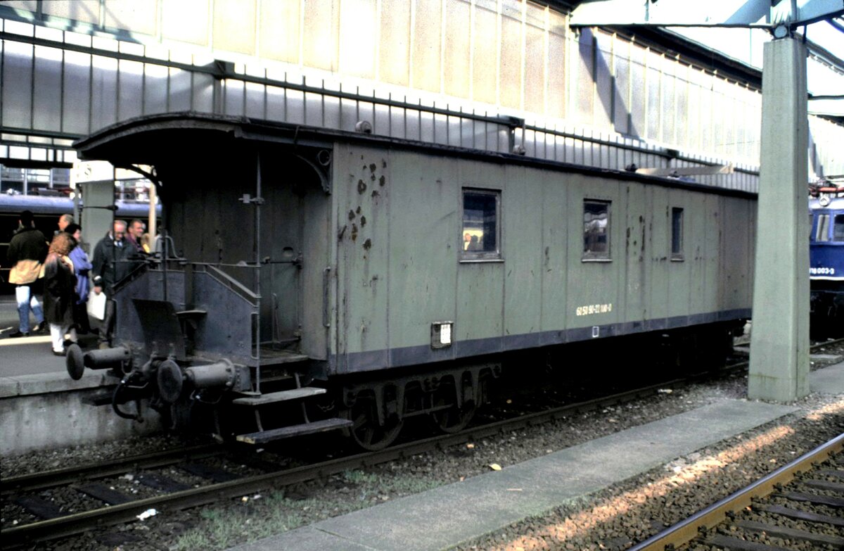 Historischer Packwagen der Wrttembergischen Lnderbahn bei einer Ausstellung in Stuttgart am 22.10.1995.