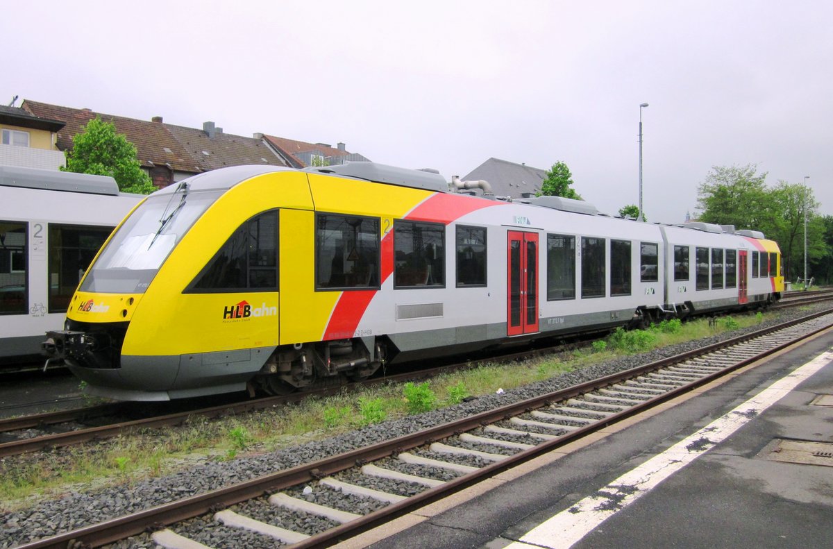 HLB VT 272 steht am verregneten 1 Juni 2013 in Fulda.