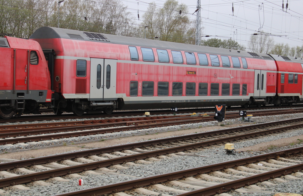 Hocheinstiegsdosto D-DB 50 80 26-75 057-2 am 11.04.2025 im Rostocker Hbf.