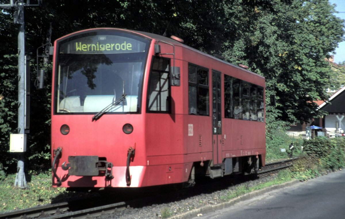 HSB Neuer Dieseltriebwagen 187 in Werningerode Westerntor am 04.09.1999.