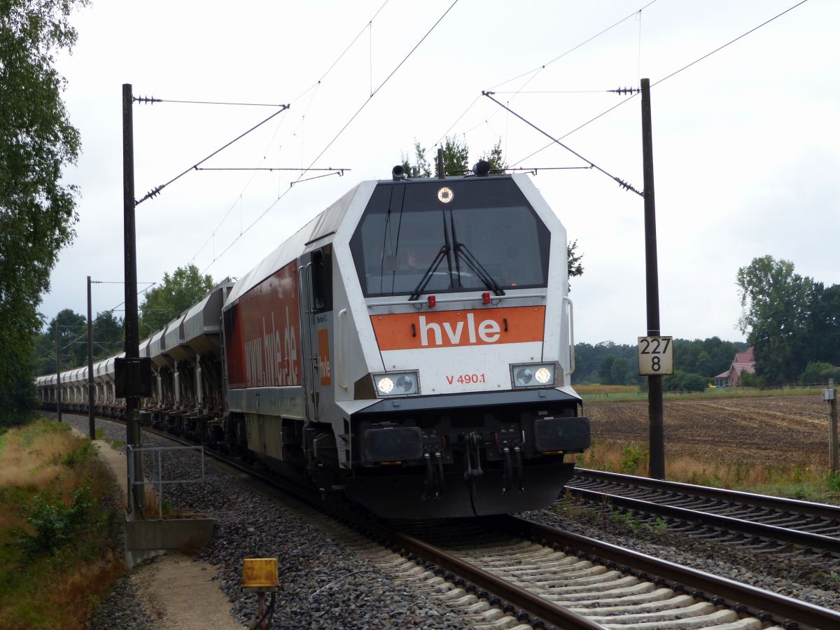 HVLE (Havellndische Eisenbahn AG) Diesellokomotive Maxima 40 CC Nummer V 490.1  (92 80 1264 004-3 D-HVLE) Bernte, Emsbren 17-08-2018.

HVLE (Havellndische Eisenbahn AG) diesellocomotief Maxima 40 CC nummer V 490.1  (92 80 1264 004-3 D-HVLE) Bernte, Emsbren 17-08-2018.