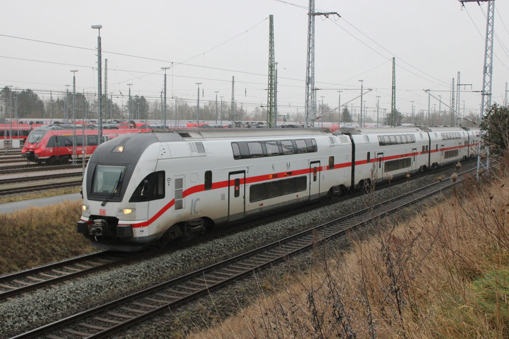 IC 2274 von Dresden nach Warnem�nde bei der Einfahrt im Rostocker Hbf.07.01.2023