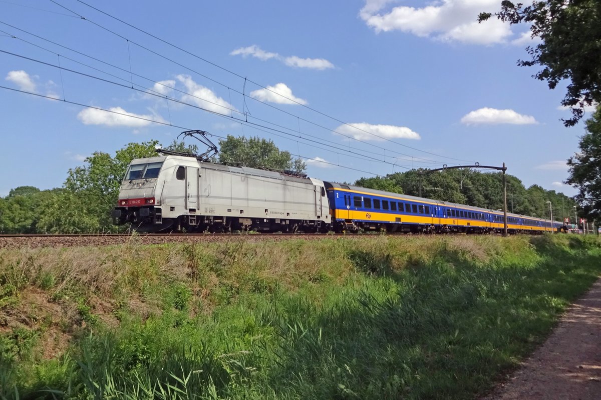 IC-Direct mit 186 237 durchfahrt am 30 Juli 2019 Tilburg Oude Warande.
