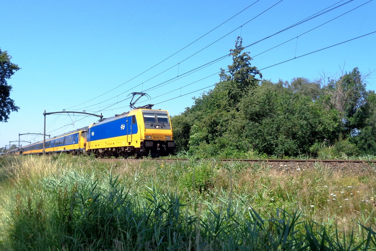 IC-Zug mit 186 114 durchfahrt Oisterwijk am 28 Juni 2019. 