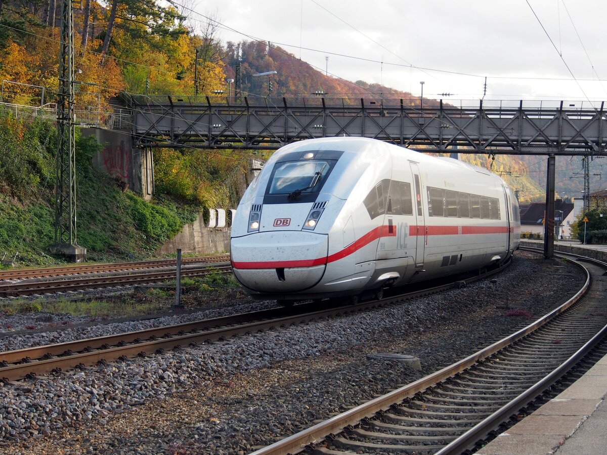 ICE 4 Tz 9018  Freistaat Bayern  in Geislingen Steige am 26.10.2021.