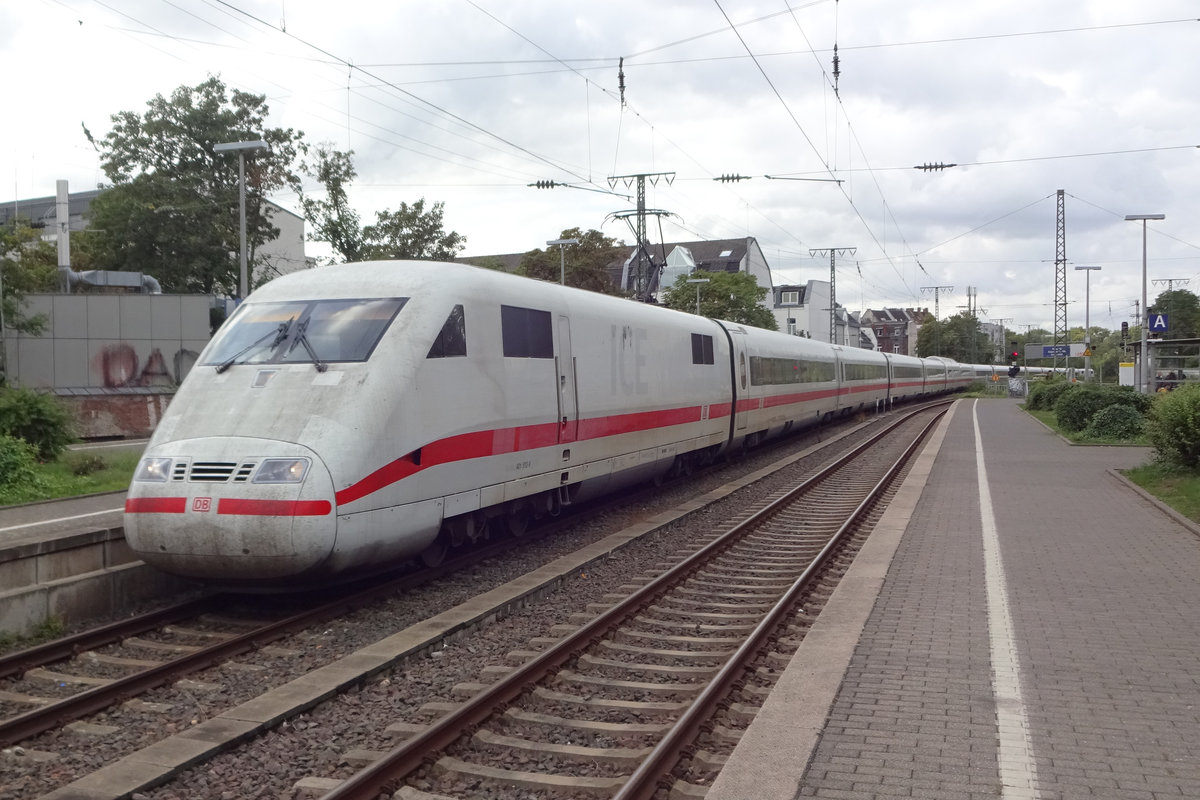 ICE 401 036 durcheilt am 23 September 2019 Köln Süd, rarerweise über Gleis 2 statt Gleis 1.