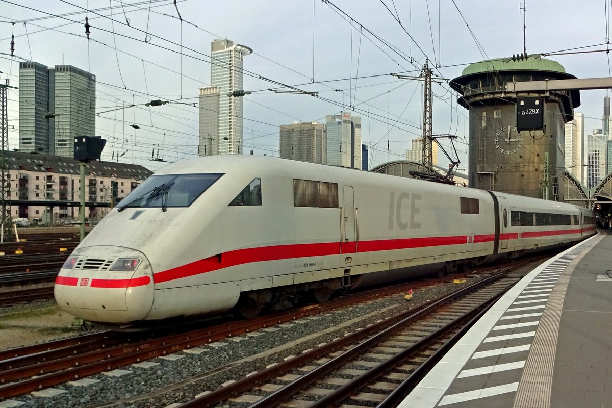 ICE 401 088 treft am 28 Dezember 2019 in Frankfurt-am-Main Hbf ein.