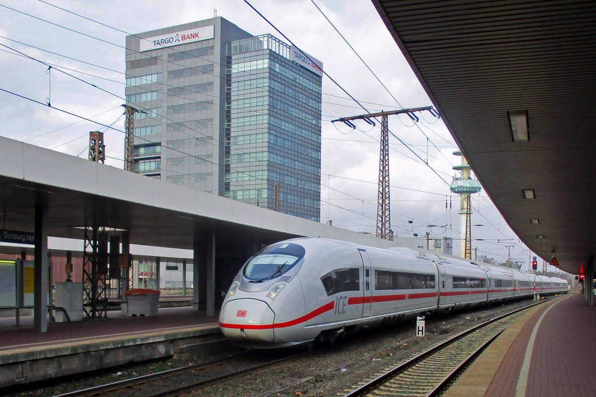 ICE 407 014 hällt am 30 Januar 2018 in Duisburg Hbf. 