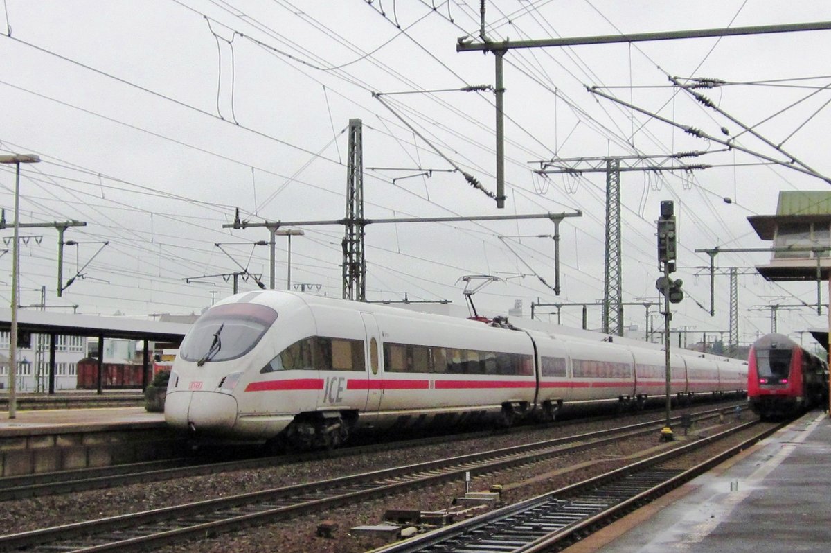 ICE 415 020 'GOTHA' treft am miesen 1 Juni 2013 in Fulda ein.