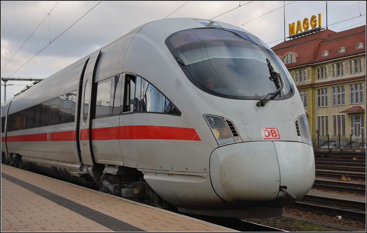 ICE Zürich – Stuttgart fährt nach kurzer Wendezeit auf die Schwarzwaldbahn bis Hattingen, Triebzug 1183 Oberursel. Februar 2010.