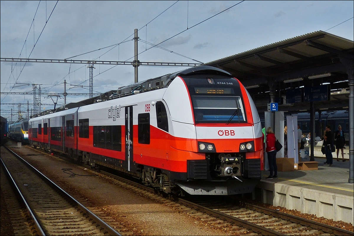 Im Bahnhof von  Budejovice (Budweis) steht Öbb Triebzug (Siemens Desiro ML) 4744 548 beim Bahnfest zur Besichtigung ausgestellt.  22.09.2018  (Hans)