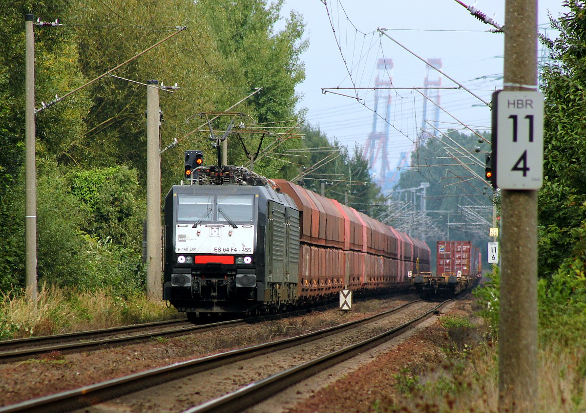 Im Einsatz für DB Schenker zogen die die beiden in Polen registrierten 189 455-9/5170 029-0(REV/MMAL/21.09.09) und 189 454-2/5170 0028-2(REV/MMAL/19.08.09)einen Brennstofftransport bestehend aus 40 F(alns)Wagen Richtung HH-Harburg durch HH-Moorburg. 13.09.2015