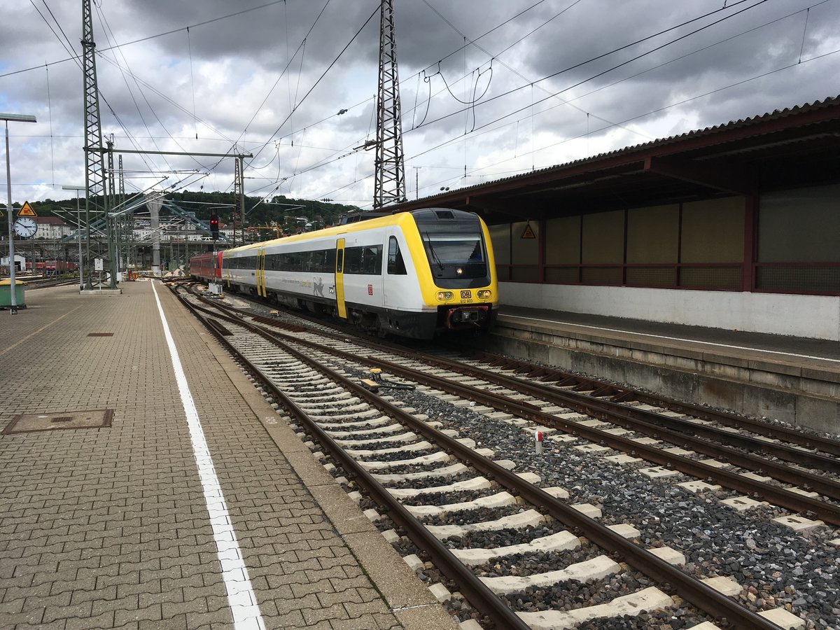 Im Juli 2017 kam 612 103 mit 612 007 und 612 019 als Leerzug in Ulm Hbf eingefahren.